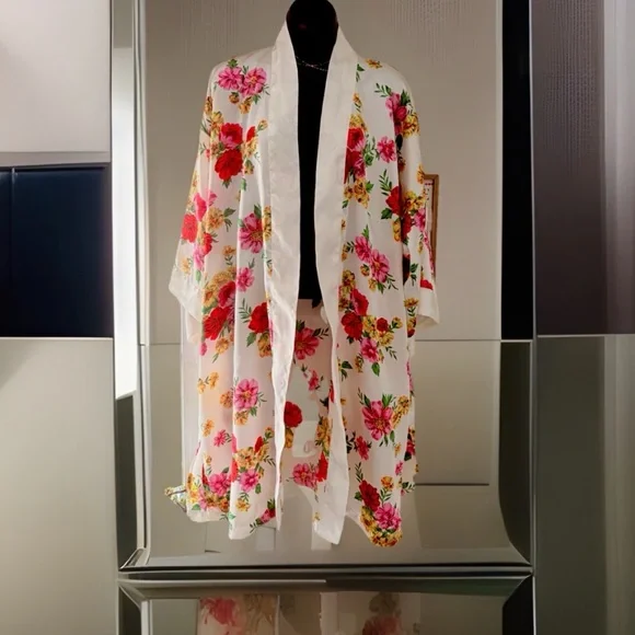 Victorias Secret Womens OSFM Robe Vintage Ivory Satin Floral Kimono Gold Label - Picture 2 of 10